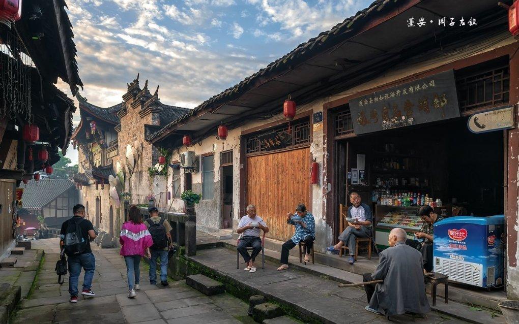 携手十位体育冠军、重磅明星！醉龙酿追光逐月启动酱香美酒百年伟